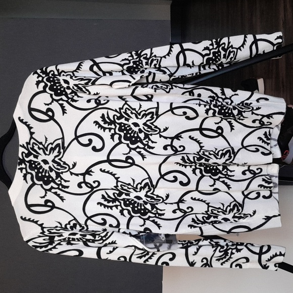 Cyrus nwt Cream and black buttom up front sweather. - Picture 4 of 4